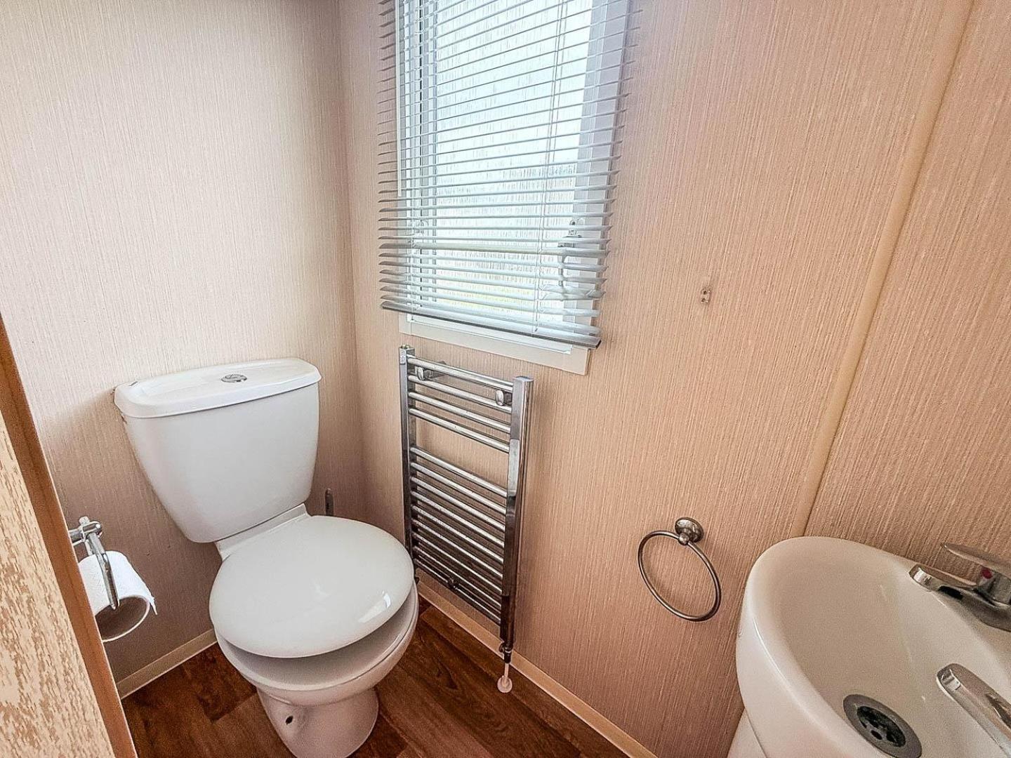 8 Berth Caravan With Decking At Sunnydale In Lincolnshire Ref 35087S Louth  Εξωτερικό φωτογραφία